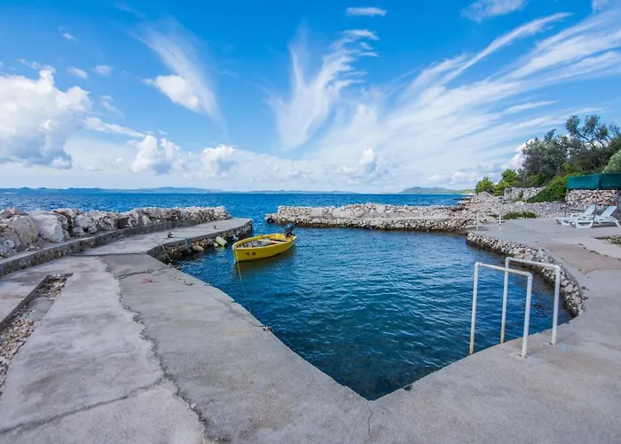 House Motar Nyaraló *